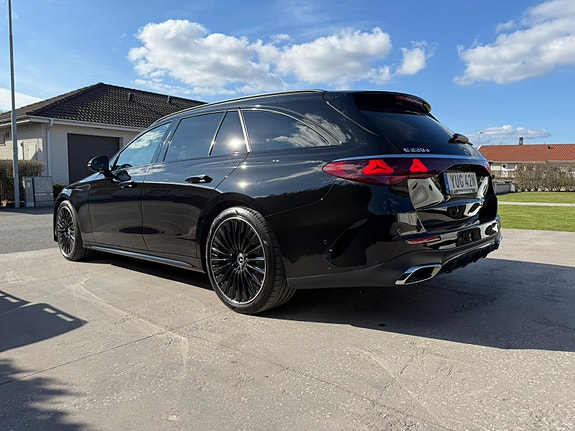 Mercedes-Benz E220 d 2 of 5