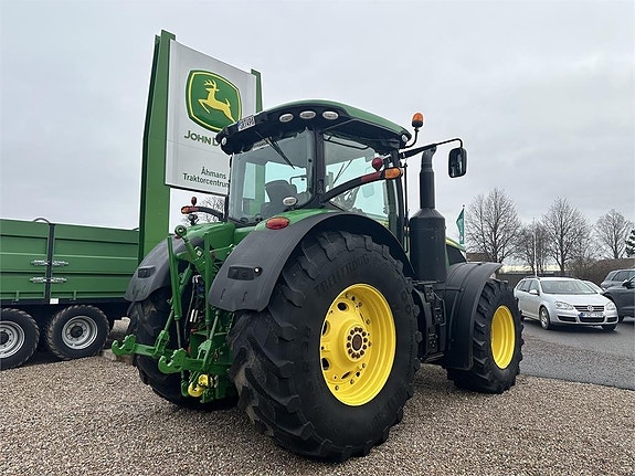 John Deere 7310R 2 of 8
