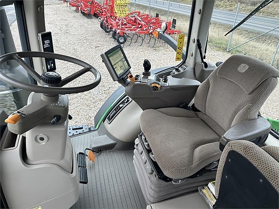 John Deere 7310R 6 of 8