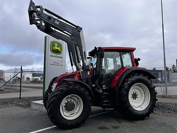 Valtra N163 2 of 7
