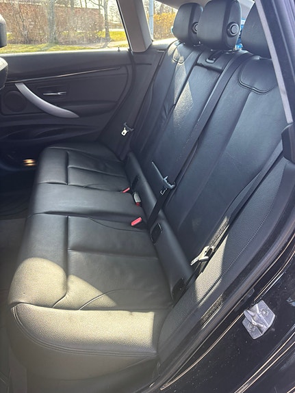 BMW 318d 4 of 5