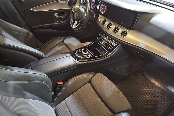 Mercedes-Benz E200 10 of 22