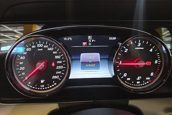 Mercedes-Benz E200 15 of 22