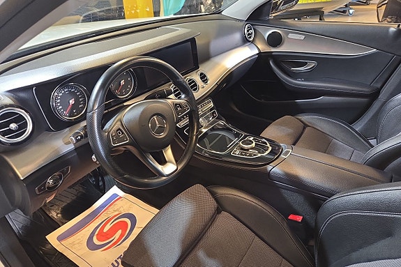 Mercedes-Benz E200 19 of 22