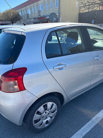 Toyota Yaris 2 of 5