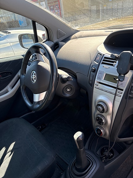 Toyota Yaris 5 of 5