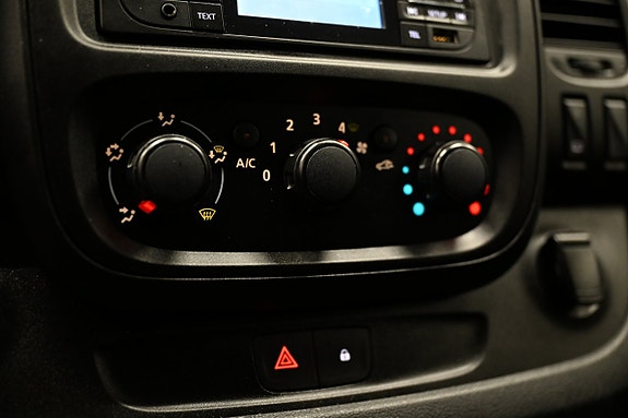 Renault Trafic 21 of 26
