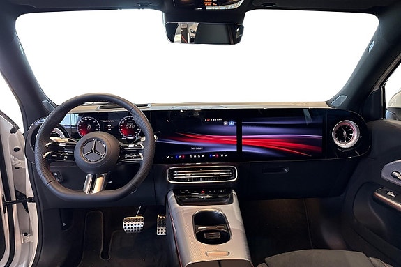 Mercedes-Benz GLB250+ 11 of 17