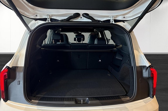 Mercedes-Benz GLB250+ 15 of 17