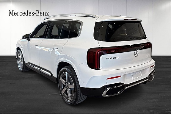 Mercedes-Benz GLB250+ 4 of 5