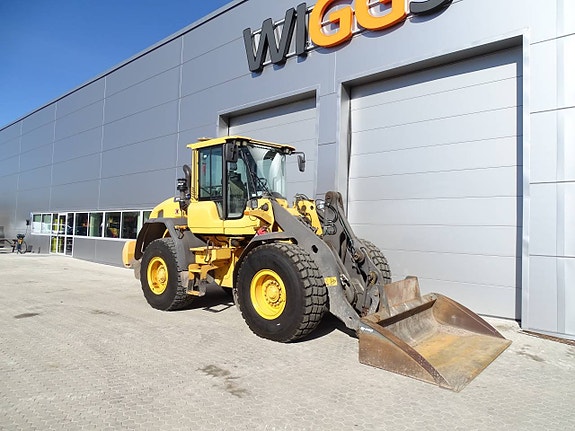 Volvo L90G 3 of 6