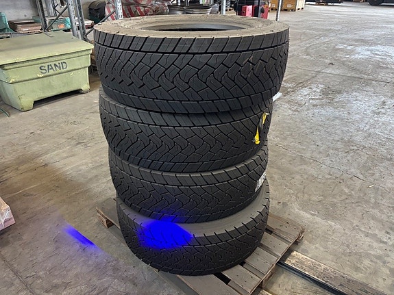 7 stycken Däck Goodyear KMAX D