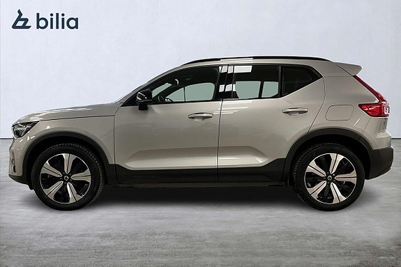 Volvo XC40 2 of 5