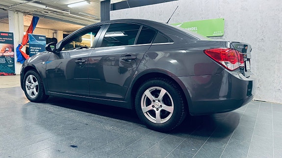 Chevrolet Cruze 4 of 5