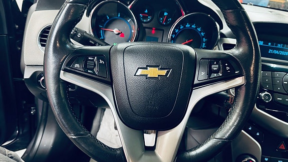 Chevrolet Cruze 14 of 16