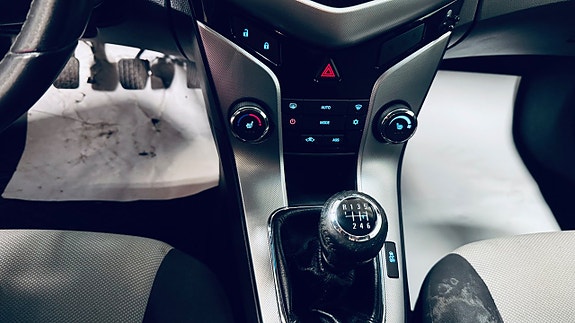 Chevrolet Cruze 13 of 16