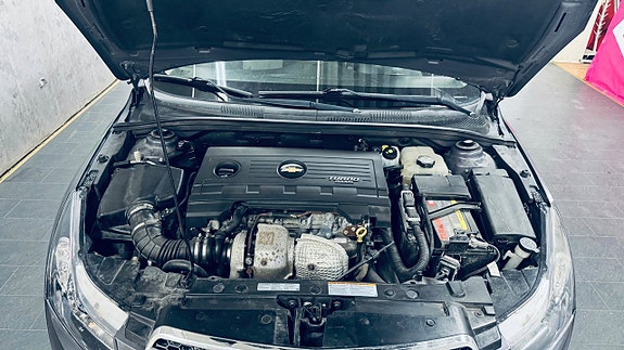 Chevrolet Cruze 15 of 16