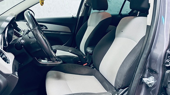 Chevrolet Cruze 7 of 16