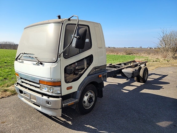 Lastbil Chassi MITSUBISHI FUSO CANTER Låga mil!