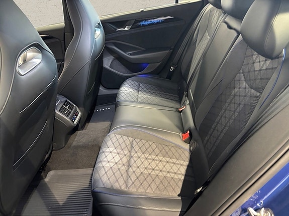 Volkswagen Passat 12 of 14
