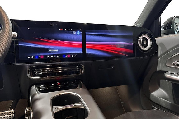 Mercedes-Benz GLB250+ 10 of 15