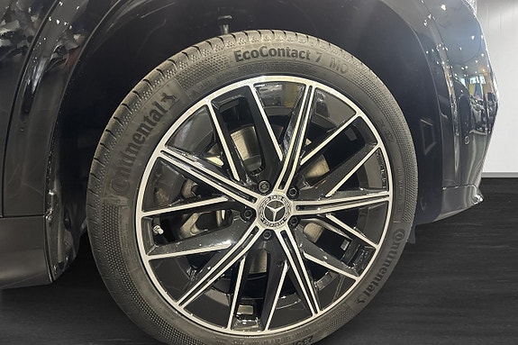 Mercedes-Benz GLB250+ 4 of 5