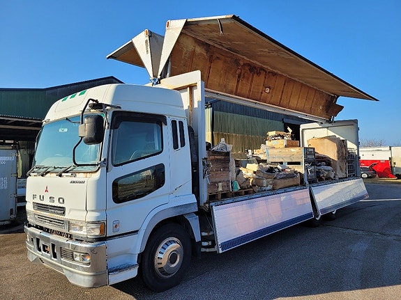 Lastbil skåpbil MITSUBISHI FUSO SUPER GREAT 6X2 Låga mil