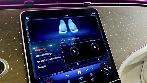 Mercedes-Benz EQS450 17 of 26