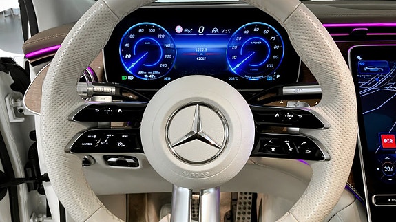 Mercedes-Benz EQS450 15 of 26