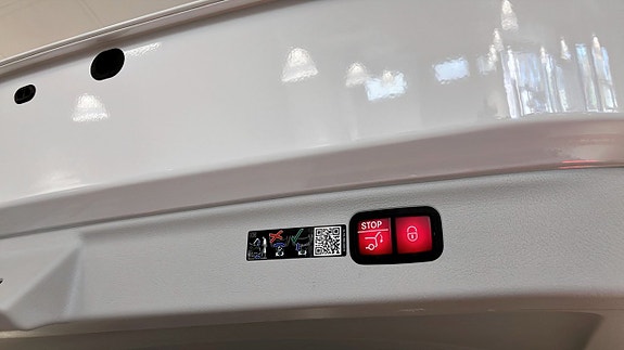 Mercedes-Benz EQS450 25 of 26