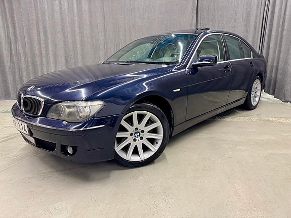 BMW 750i 5 of 5