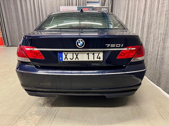BMW 750i 3 of 5
