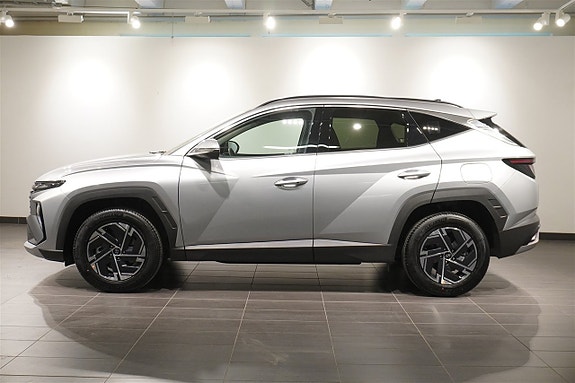 Hyundai Tucson 2 of 5
