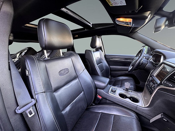 Jeep Grand Cherokee 9 of 12