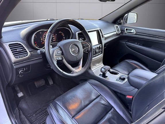 Jeep Grand Cherokee 11 of 12