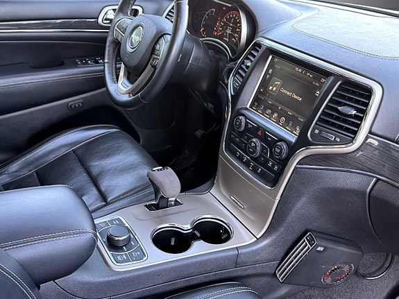 Jeep Grand Cherokee 8 of 12