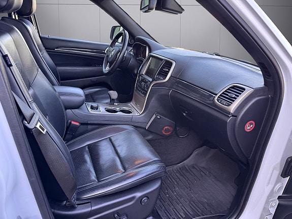 Jeep Grand Cherokee 10 of 12
