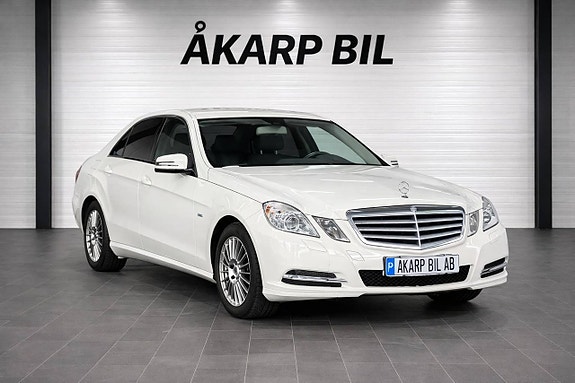 Mercedes-Benz E200 2 of 5