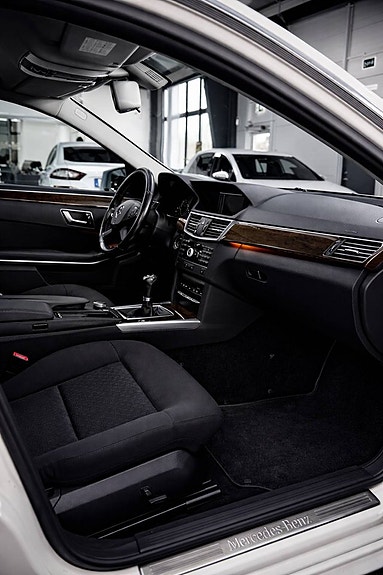 Mercedes-Benz E200 9 of 11