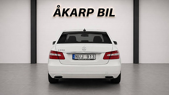 Mercedes-Benz E200 11 of 11