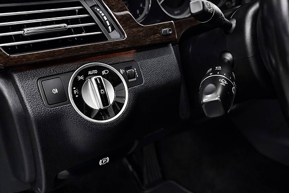 Mercedes-Benz E200 8 of 11