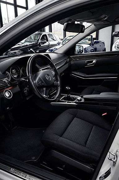 Mercedes-Benz E200 7 of 11