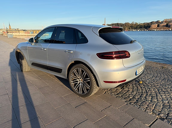 Porsche Macan Turbo 5 of 5