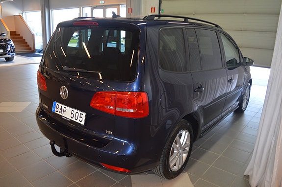 Volkswagen Touran 3 of 5