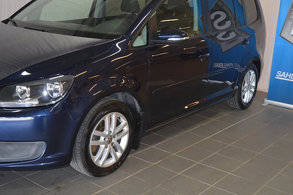 Volkswagen Touran 2 of 5