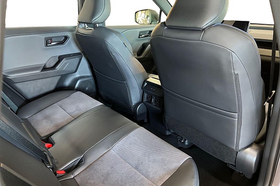 Toyota RAV4 8 of 20