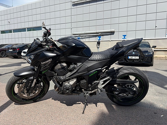 Kawasaki Z800 2 of 5