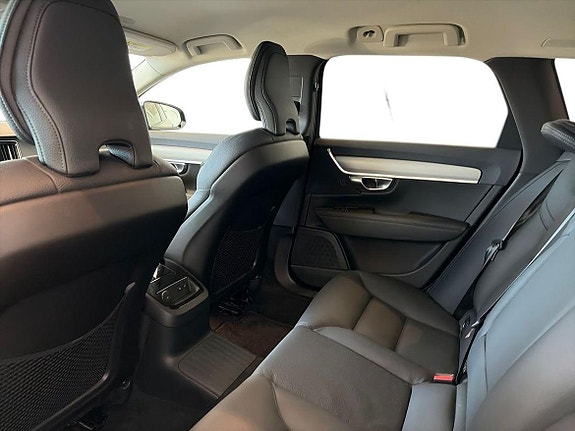 Volvo V90 10 of 19