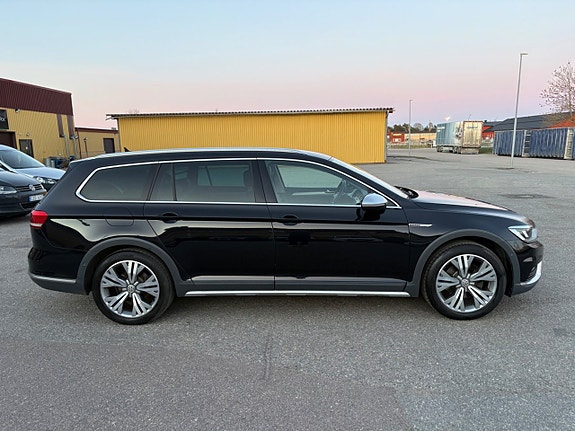 Volkswagen Passat Alltrack 4 of 5