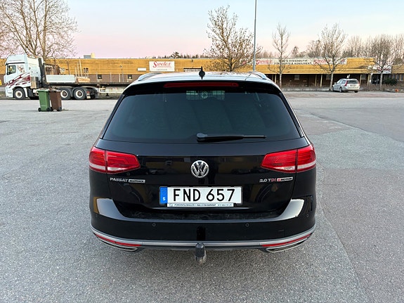 Volkswagen Passat Alltrack 3 of 5